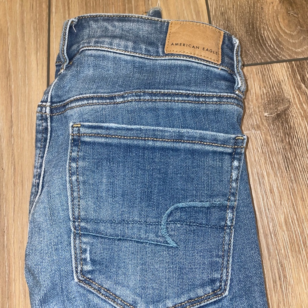 AMERICAN EAGLE JEANS